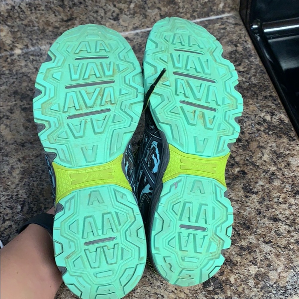 ASICS - Picture 5 of 5